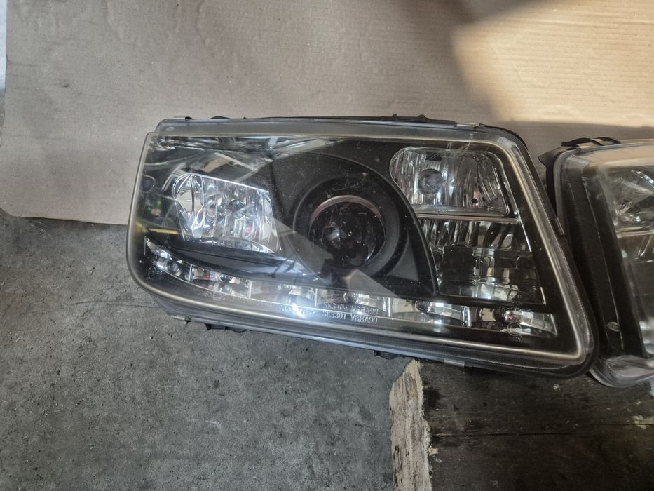 Фарове Фолксваген Бора ляв десен фар VW Bora
