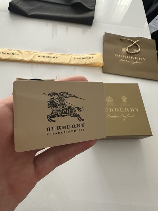 Curea Burberry nou