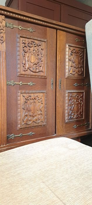 Dulap / comoda cu sculptura
