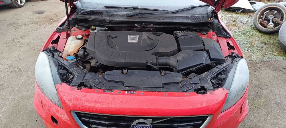 Dezmembrez  Volvo V40 R-Design D3 2.0 d 2013