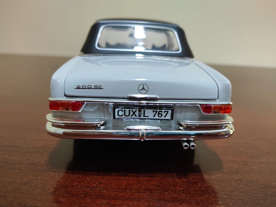 Machetă Mercedes -Benz 280 SE Cabriolet.