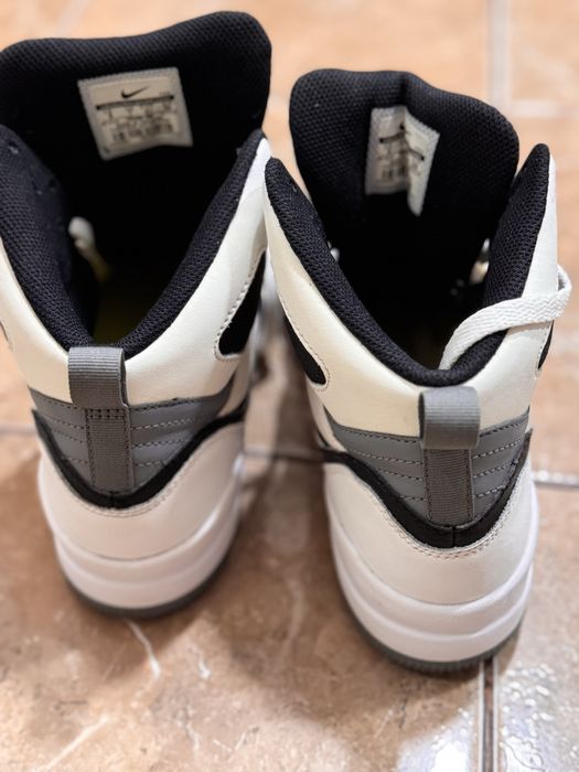 Adidasi tip gheata Nike