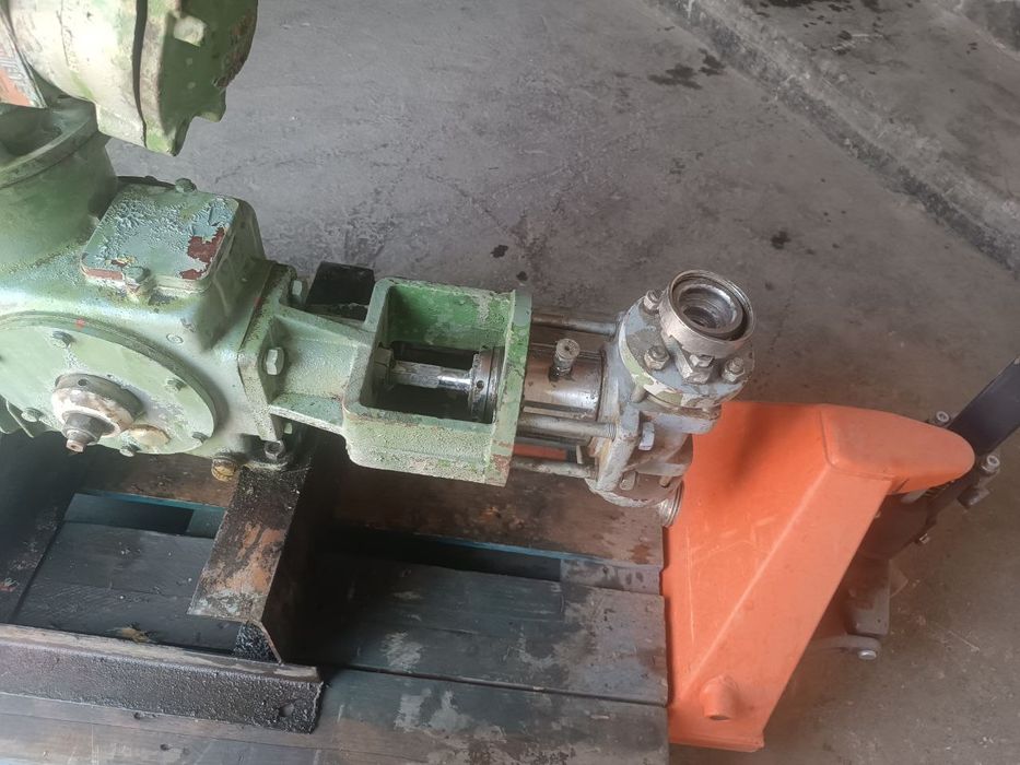 Насос для масла и воды