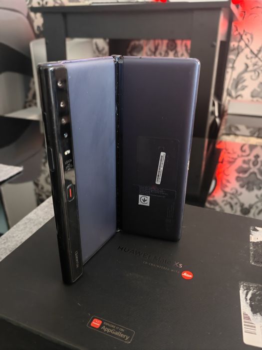 Huawei Mate XS foldable