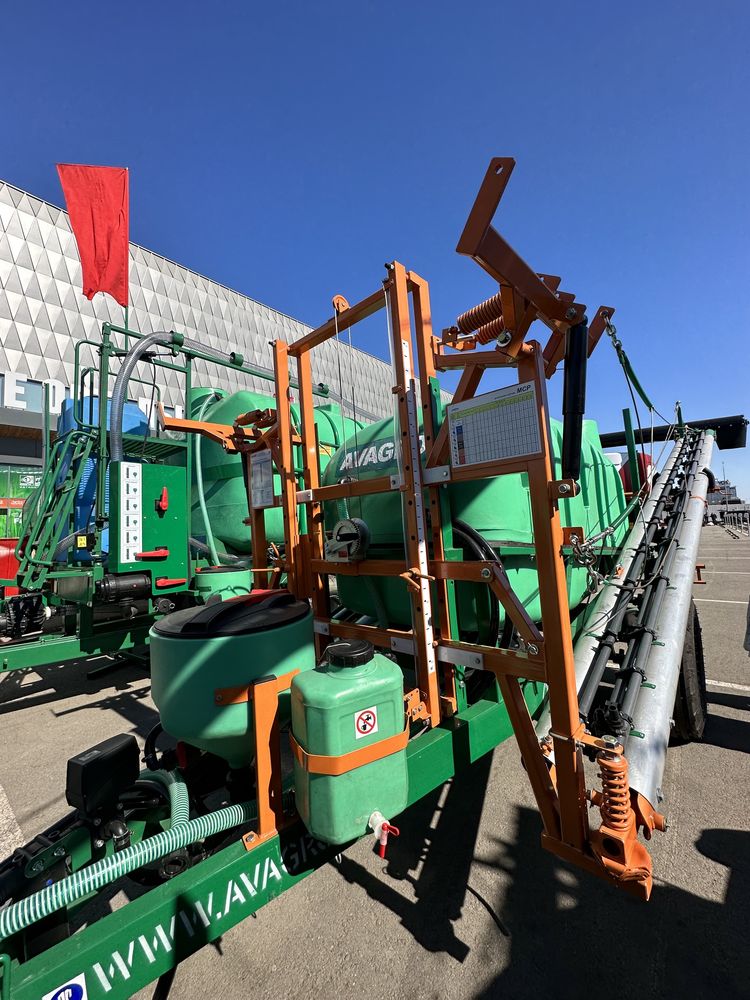 Прицепной опрыскиватель AVAGRO-TT25