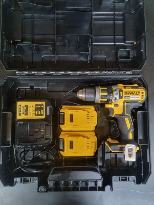 Bormasina Filetanta Dewalt