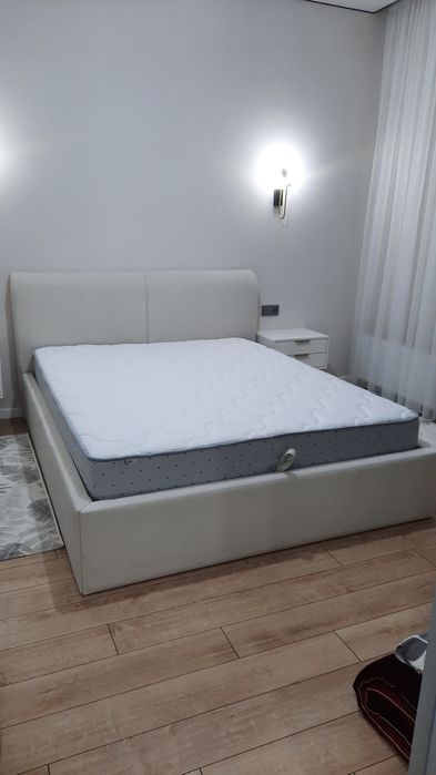 Двуспальная кровать