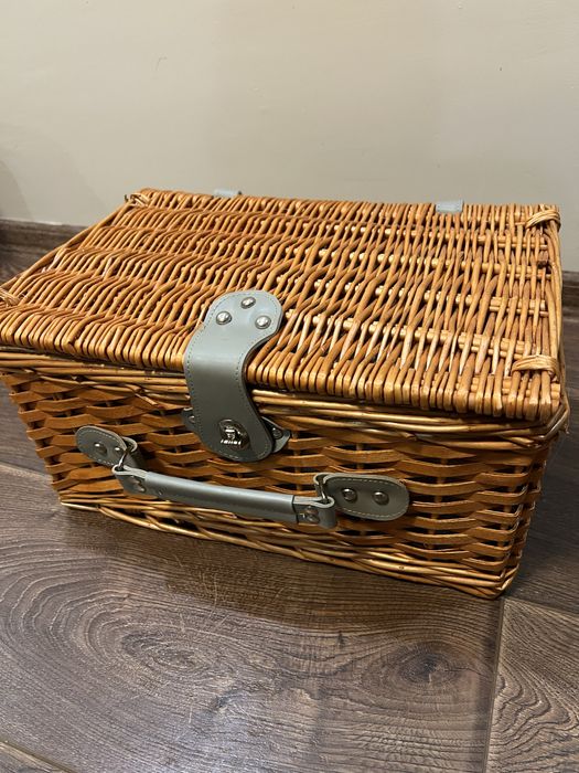 Кошница за пикник за двама — елегантна и практична