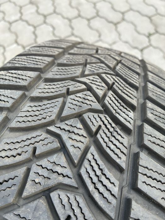 Cauciucuri Iarna Dunlop 215/60 R16 Noi