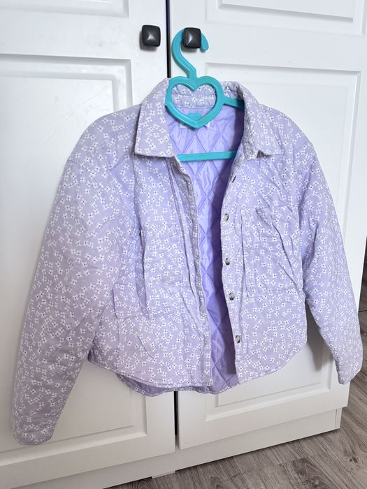 Продам куртку-ветровку на девочку