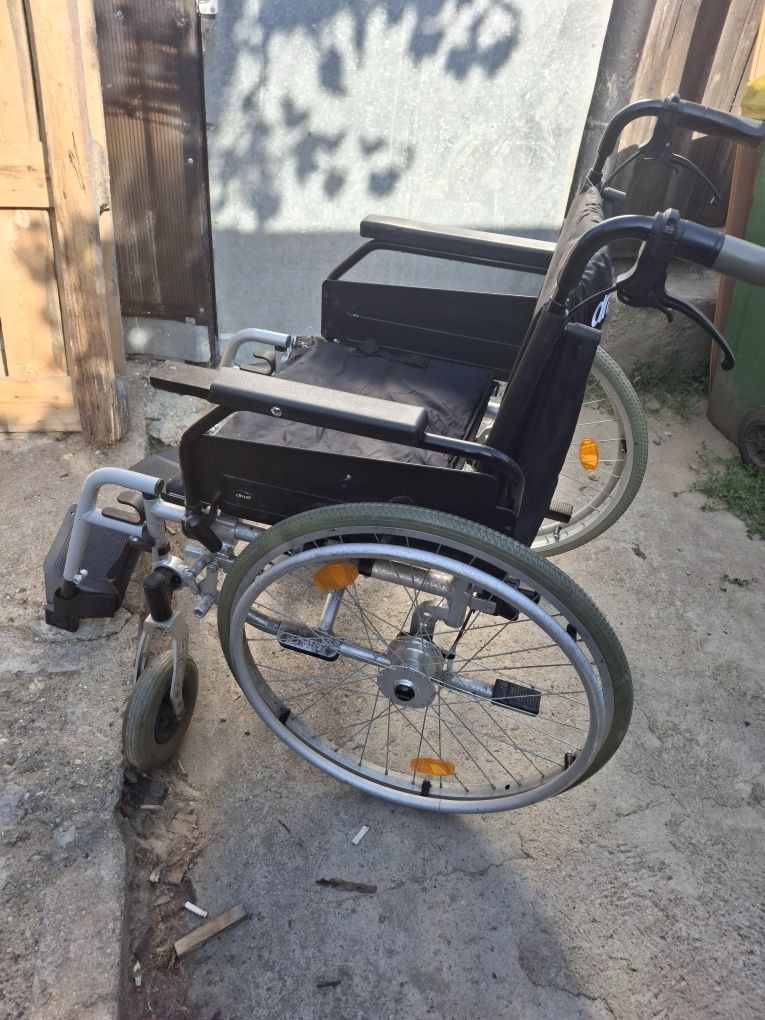 Carucior pliabil ptr persoane cu handicap