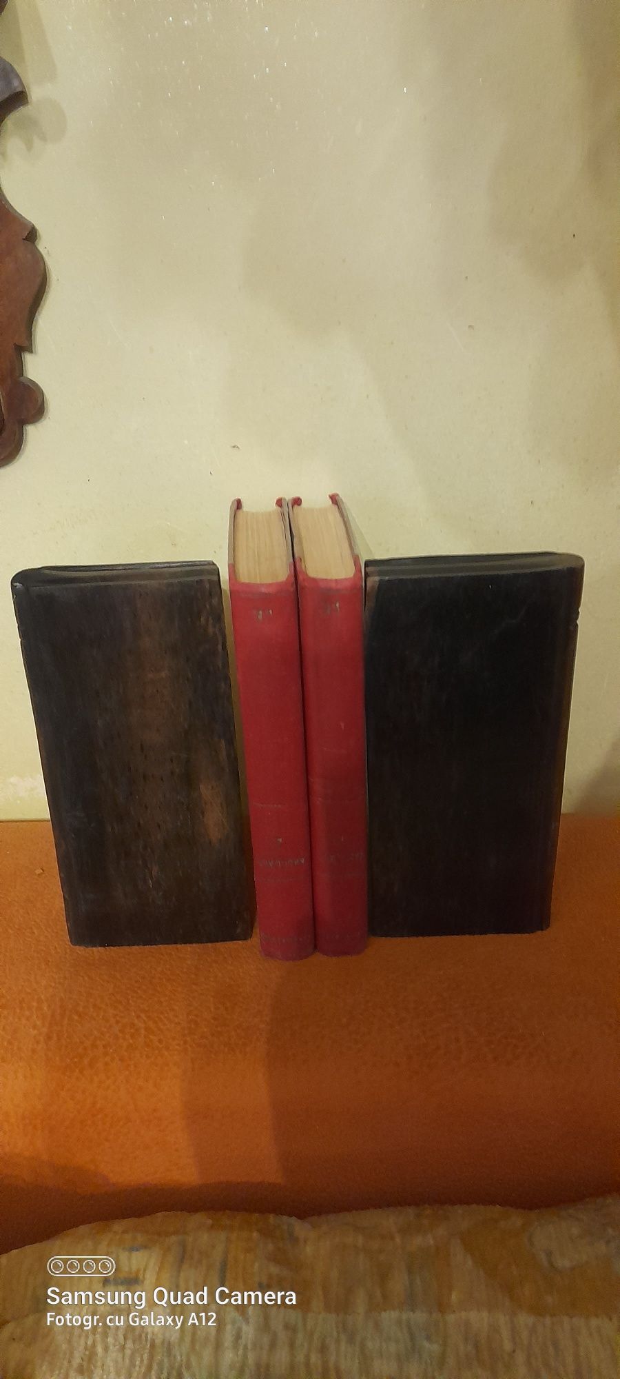 Suporturi pentru cărți, lemn sculptat-lebede