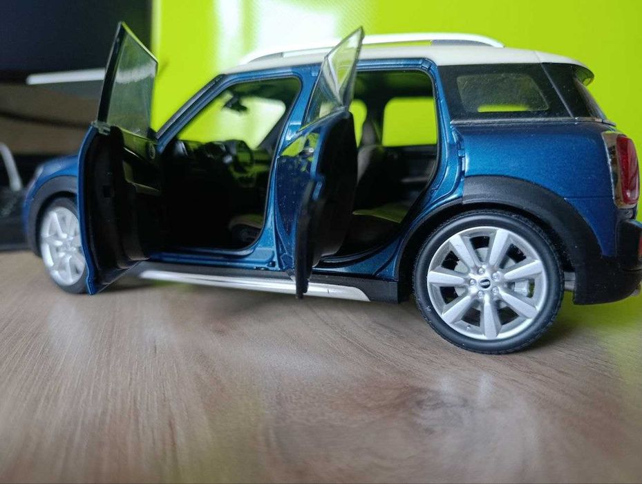 Mini Countryman 1:18 Kyosho б/у — целый корпус, на игру или запчасти