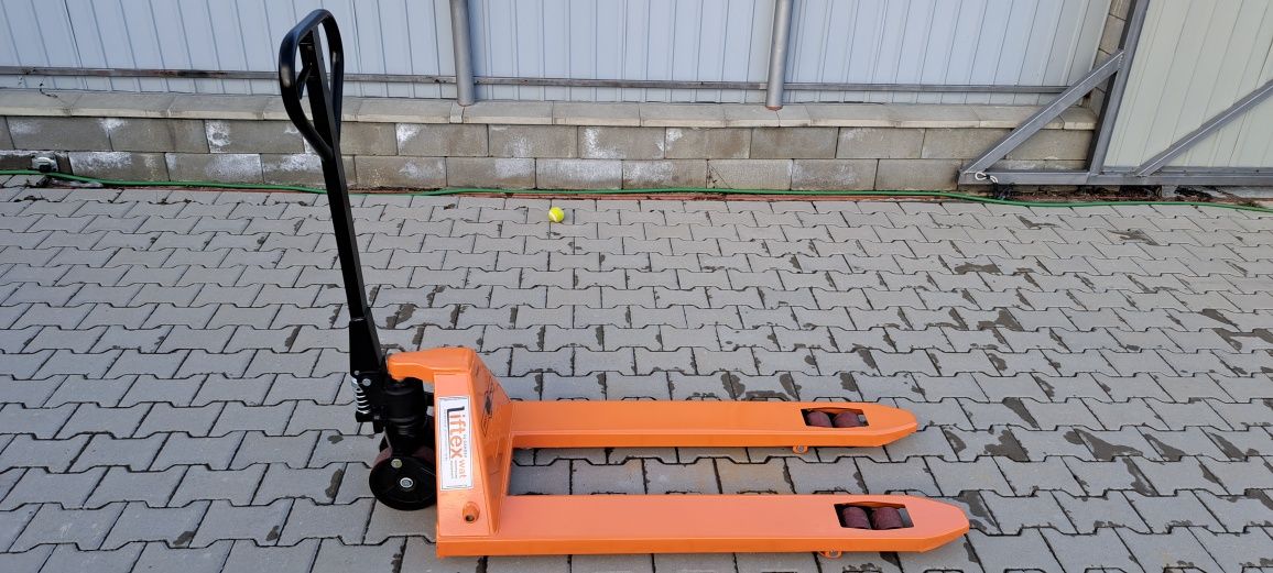 Închiriez liza, transpaletă de 2.5 tone