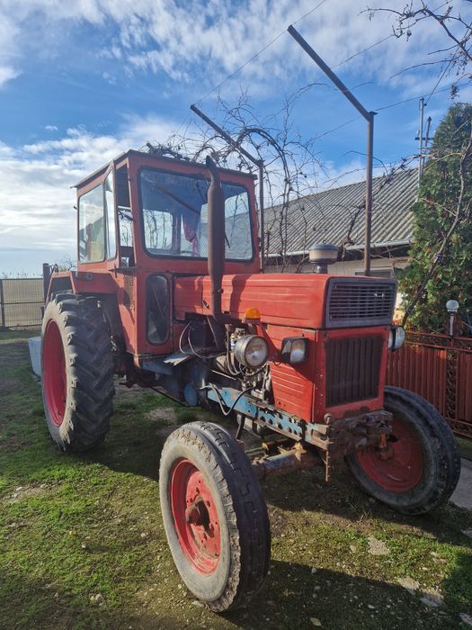 Vand tractorul U 650 si plug!