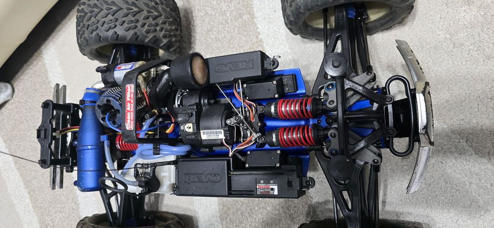 Automodel RC nitro Traxxas Revo
