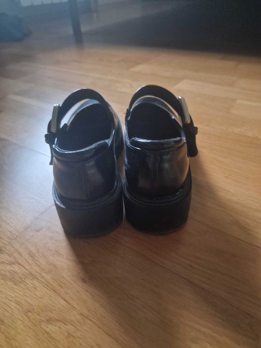 Много удобни и стилни. Запазени са!