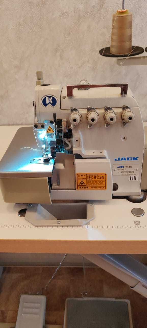 Промышленный 4-х ниточный оверлок Jack-804D со столом