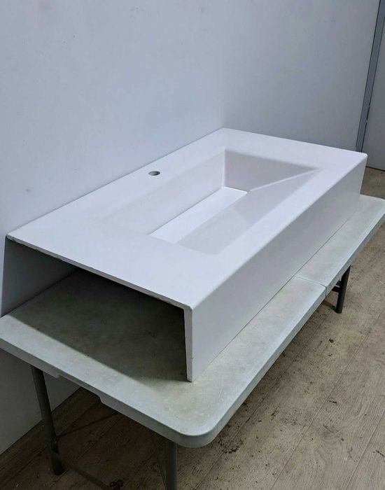 Цельнолитые мраморные столешницы для ванной комнаты.