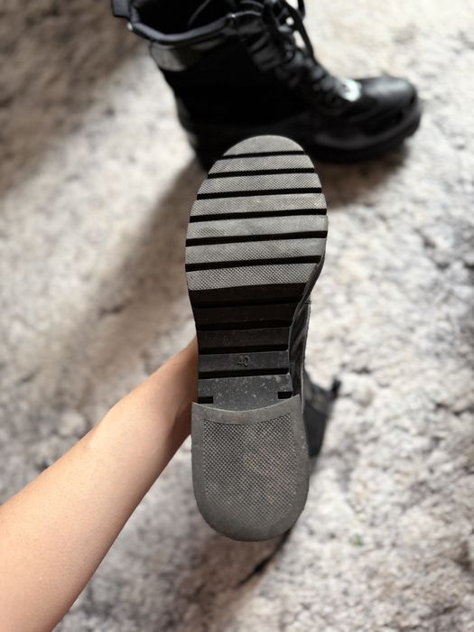 Боти с връзки 40