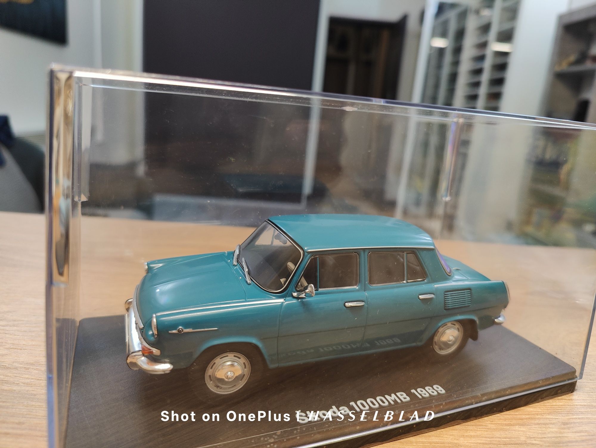 Machete Skoda 100L, Skoda 1000MB 1:24 în casete plexiglas.