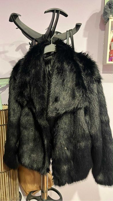 Късо палто с изкуствен косъм