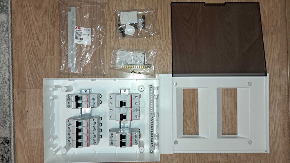 Vând tablou electric cu diferențiale și întrerupătoare MCB de la ABB