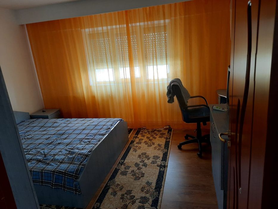 Închiriez apartament