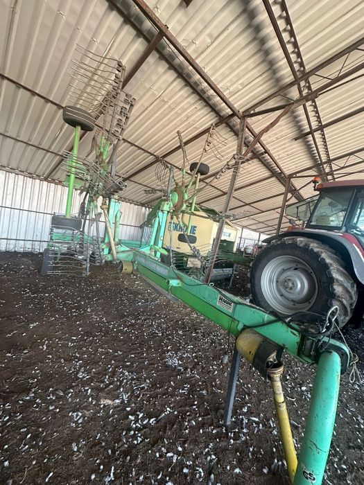 Vând Tractor Case 190 de caii, balotiera și grebla