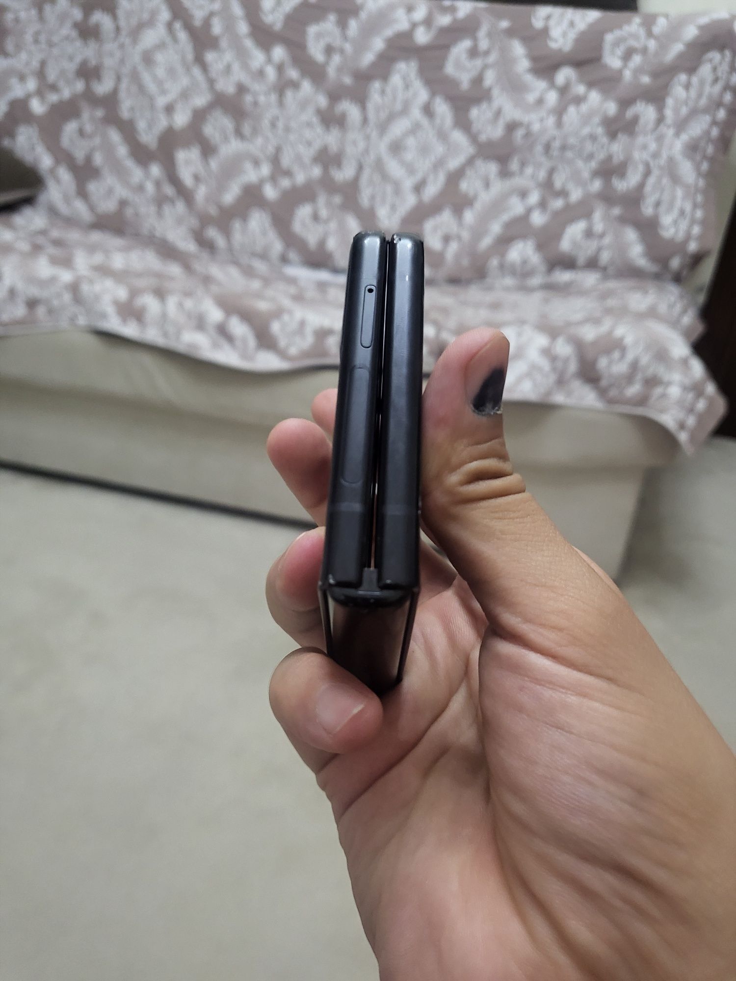 Samsung Galaxy Z Flip3 8/256 gb holati Rasmda aybi yo'q obmen yo'q
