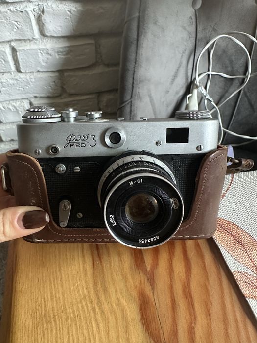 Ретро фотоапарат FED-3 + обектив Industar-61 и кожен калъф – работещ