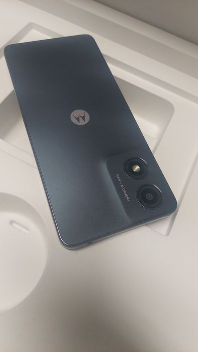 Motorola E14 Неразличим от Нов