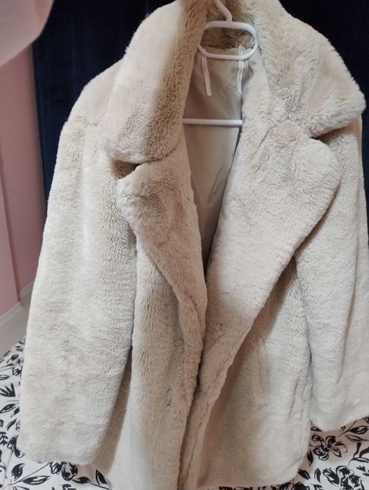 Зимно бежово палто