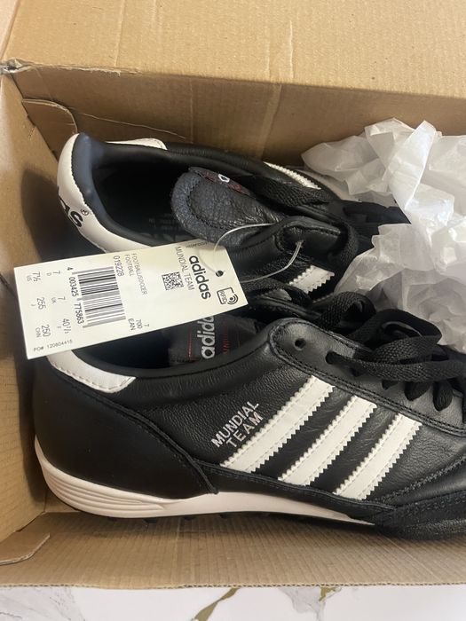 Оригиналные спортивный обувь ,сороконошка,новый ,