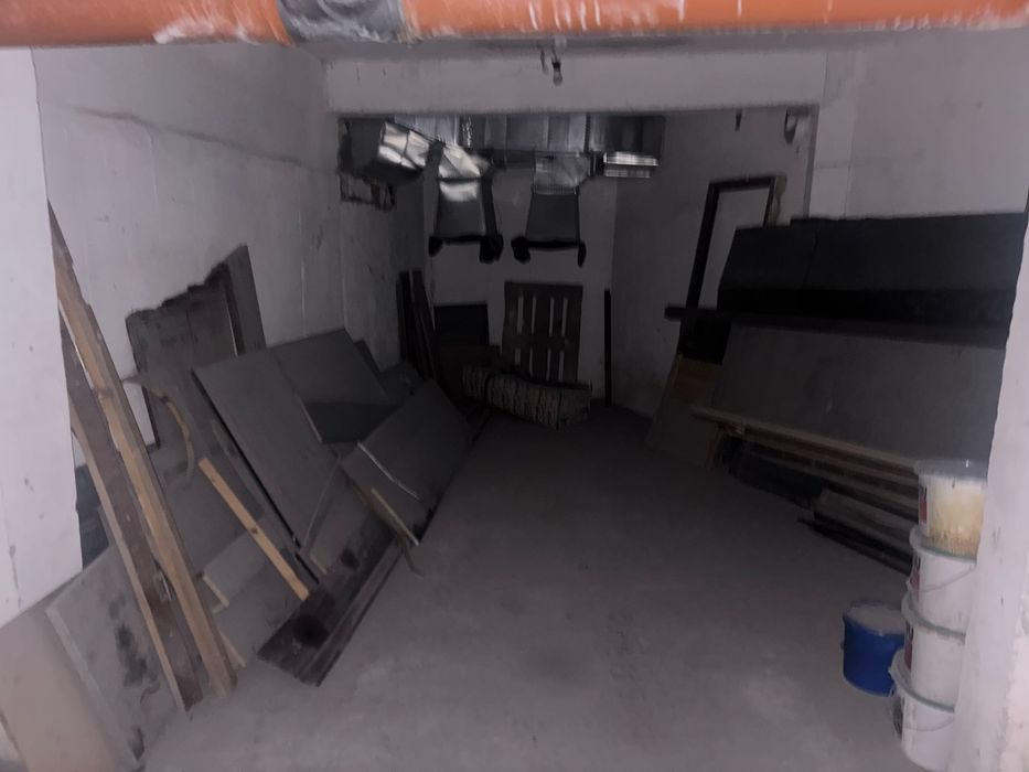 Гараж срещу кабинков лифт