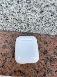 Кейс Apple AirPods with Charging Case белый
