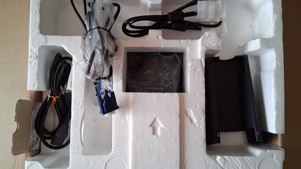 Monitor LCD Lenovo 19"