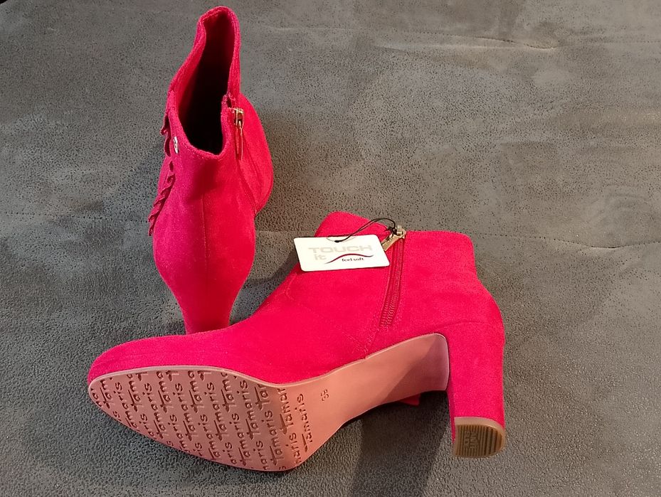 Дамски боти на ток