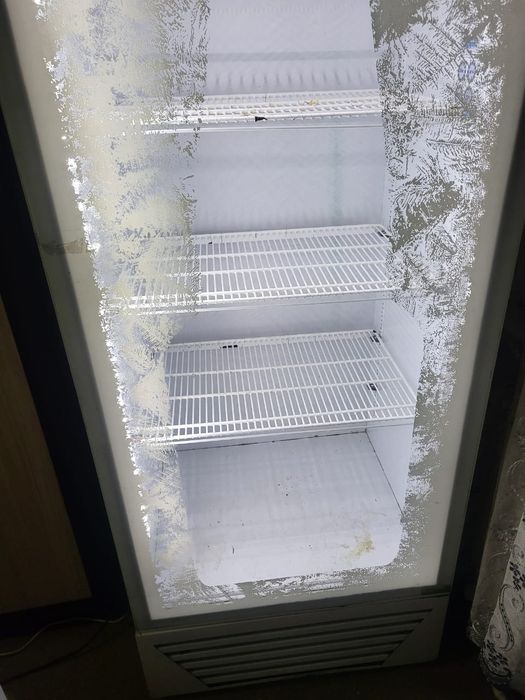 Продам холодильник витрина