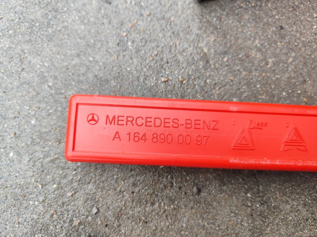Оригинален триъгълник Mercedes ML W164