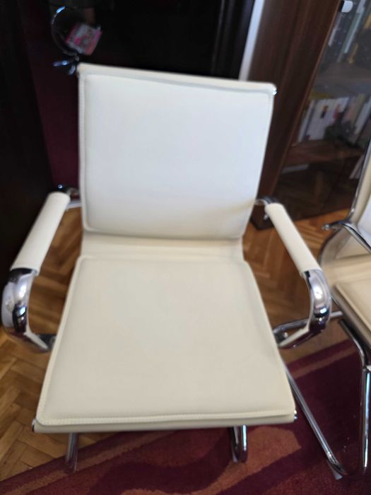 4 Scaune piele vizitator (2+2 gratis) 600 lei toate