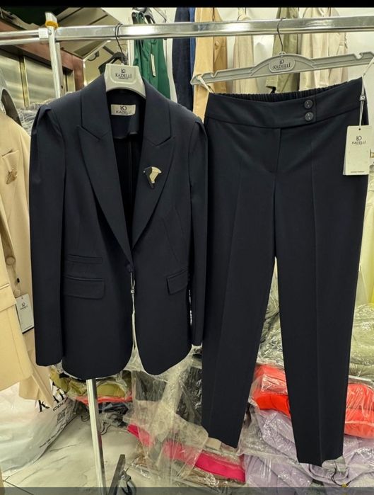 Продам. Новые. Костюм и брюки.