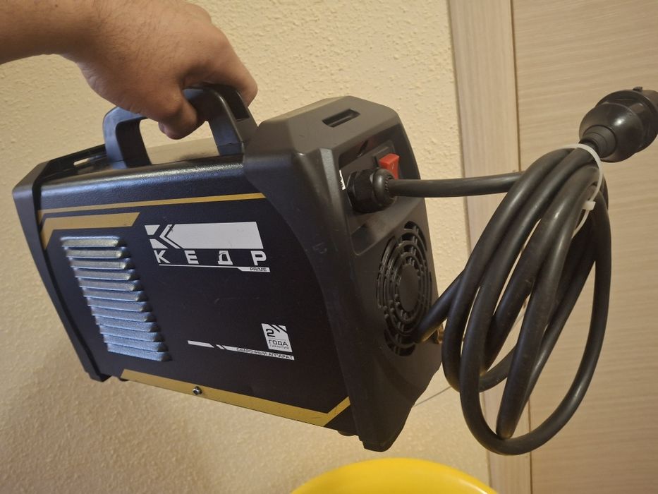 Сварочный и аргонивий аппарат кедр 200ампер