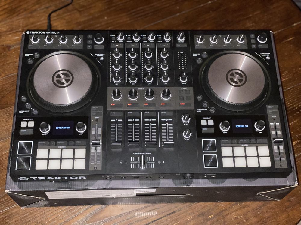Traktor Kontrol S4 Mk 3