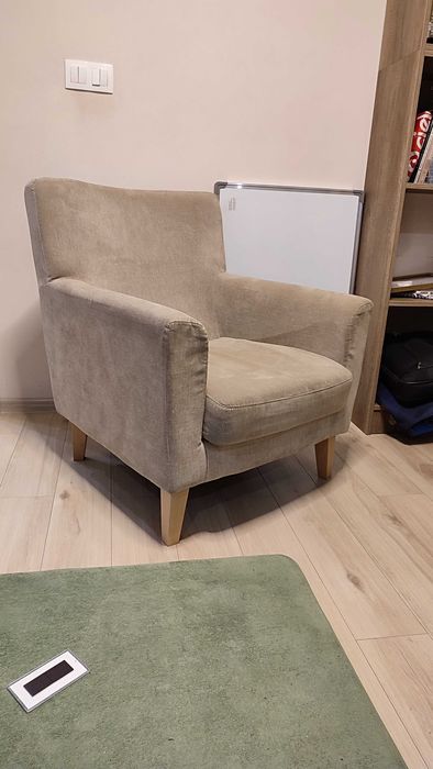 Фотьойл / кресло с дървени крака