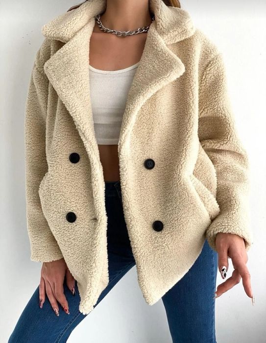 Бежево плюшено  палто