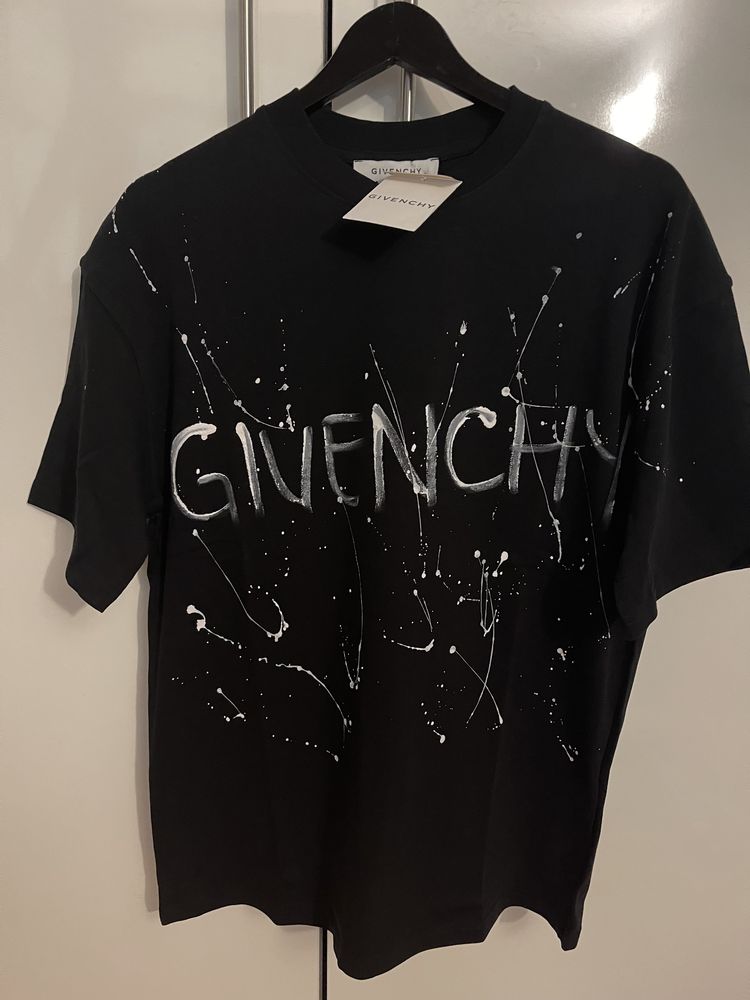 Louis Vuitton Givenchi , Off White, Dsquared, D&G