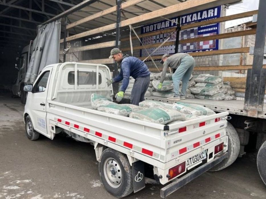 Шлакаблок сотилади 100та 200та 300та булсаям Етказиб берамиз