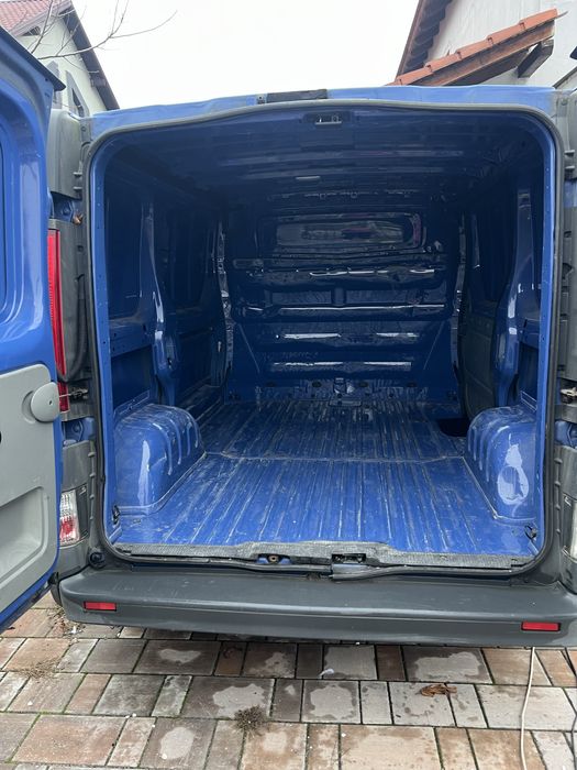 Opel Vivaro 3 locuri