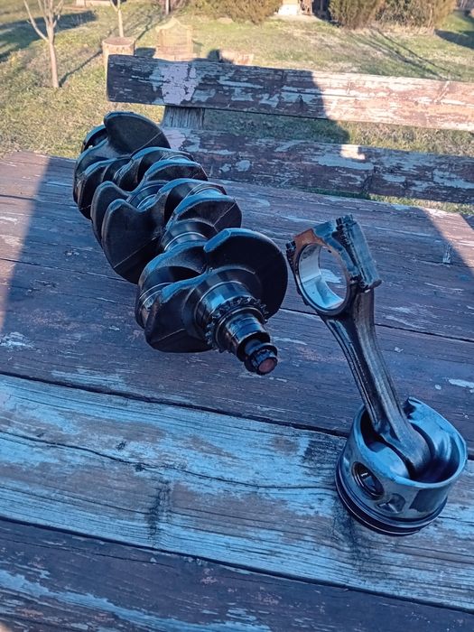 Vand Pistoane si alte piese VW Golf 5